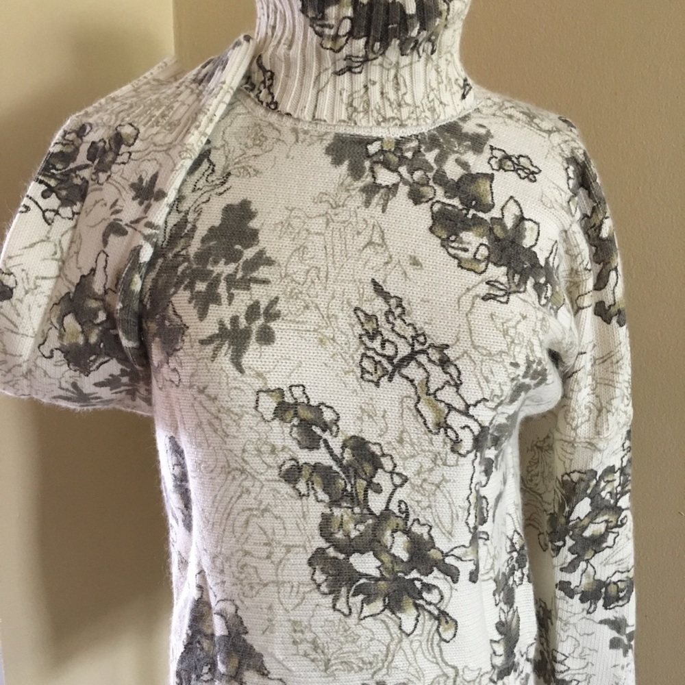 Sweater - Picture 4 of 6